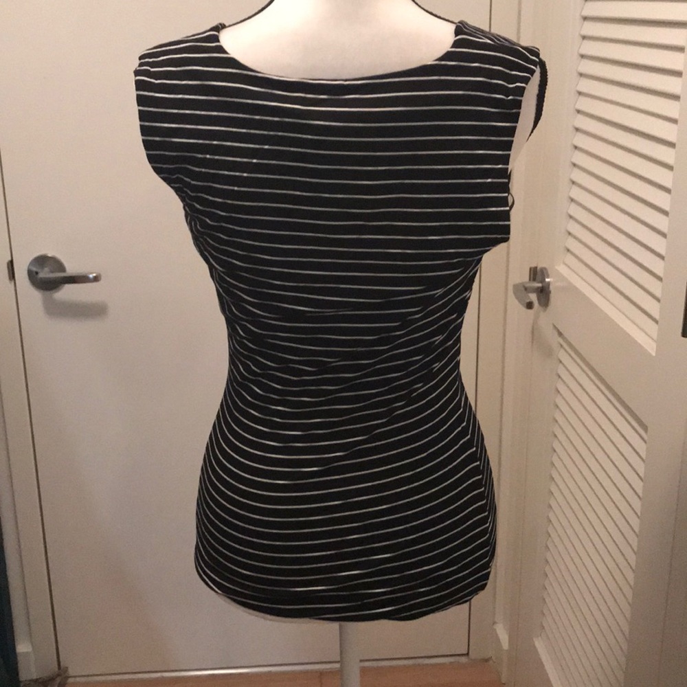 NWT WHBM Sleeveless Top Size Medium - Picture 4 of 8